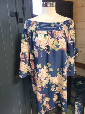 Robe fleurie épaules nues 36