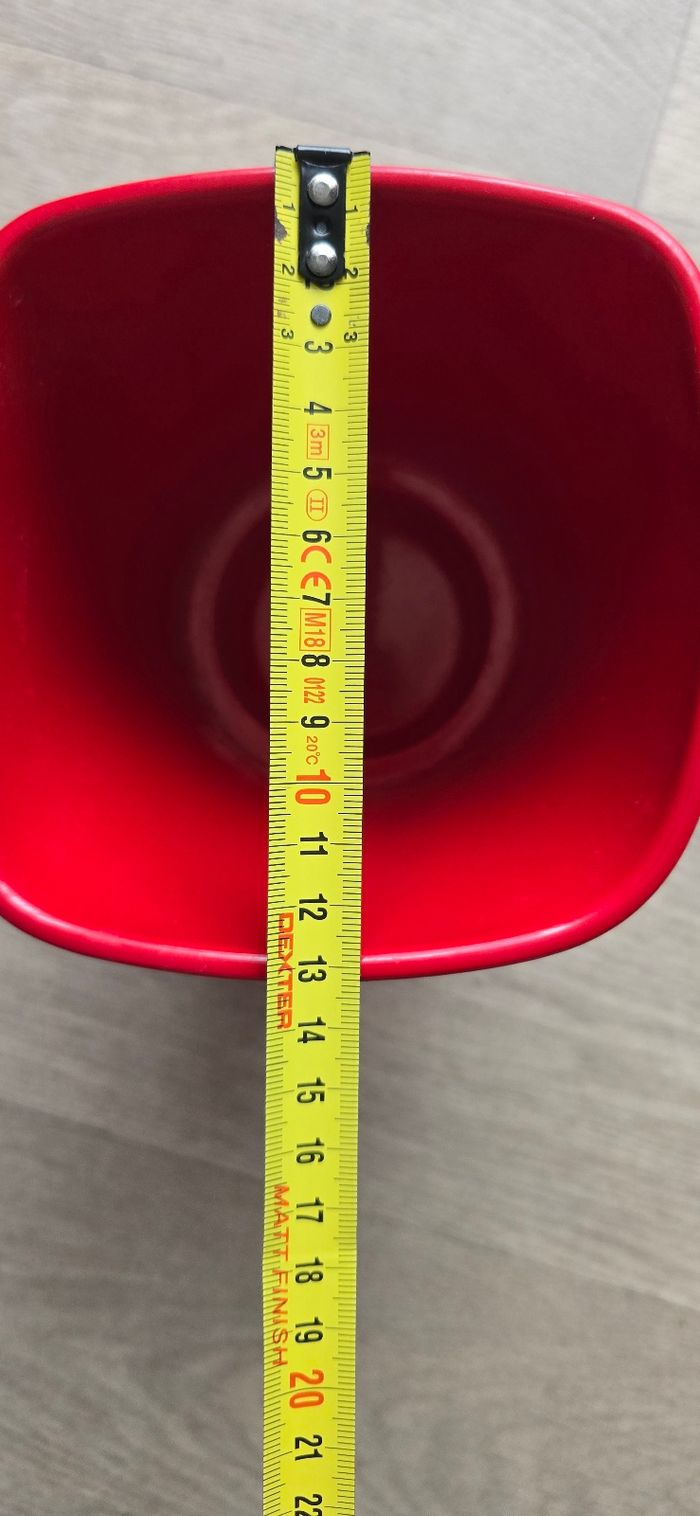 Cache pot de fleur rouge - photo numéro 4