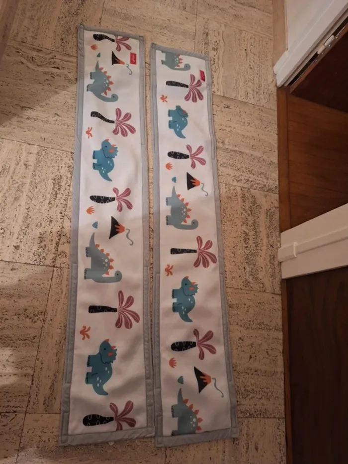 tour de lit dinosaure bébé