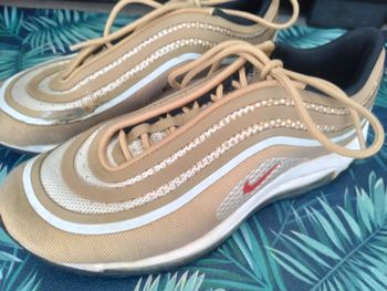 Chaussures baskets Nike Air Max doré et blanc pointure 41