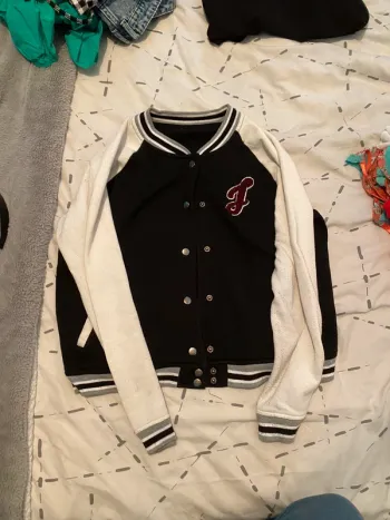 Veste noir et blanche