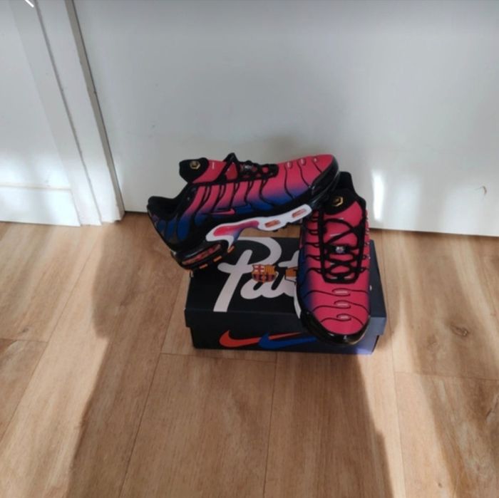 Basket tn Barça taille 42 prix 60 €