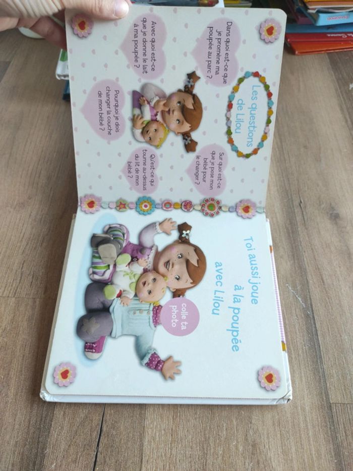 Livre : P'tite Fille : Lilou joue à la poupée - photo numéro 10