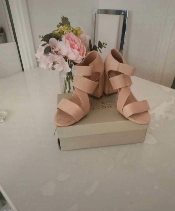 🤎🤍Jolie Paires De Sandales La Bottine Souriante 🤎🤍 - photo numéro 2