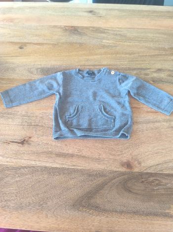 Pull uni gris 3 mois