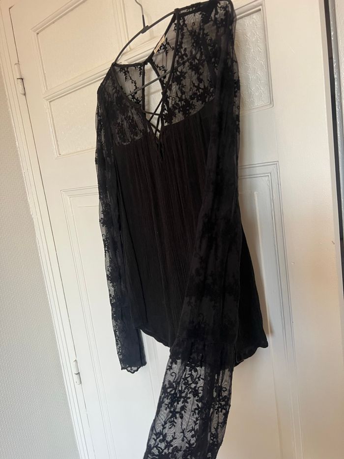 Blouse noire hollister taille XS - photo numéro 4