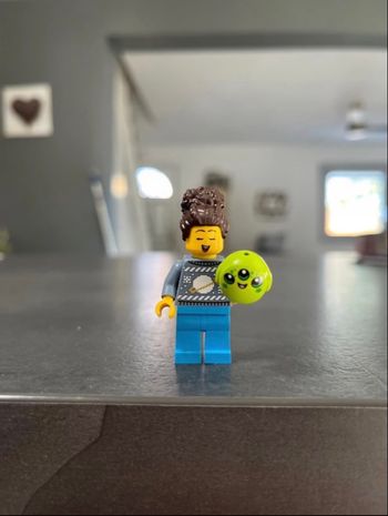 Figurine lego Noël avec extraterrestre 