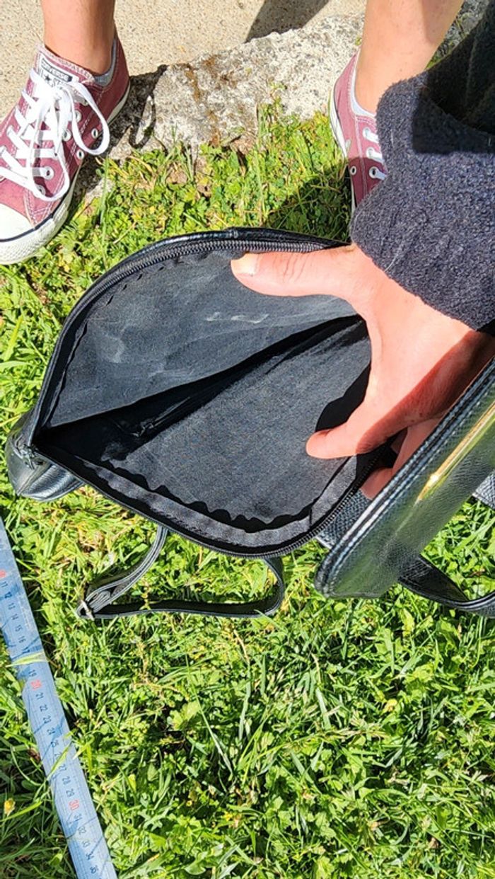 Sac à dos en cuir noir vintage - photo numéro 2