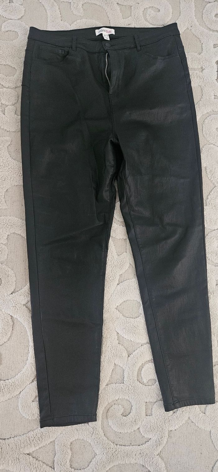 Jeans enduit - photo numéro 2