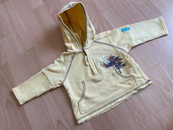 Beau pull/sweat jaune à capuche T. 6 mois/67 cm garçon TBE