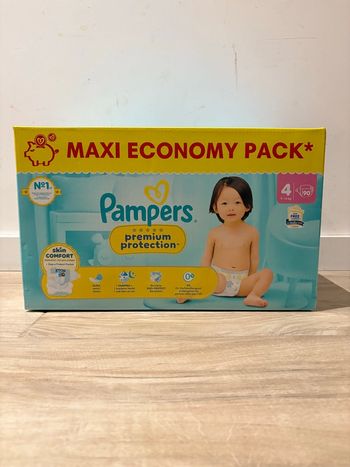 90 couches Pampers premium protection taille 4