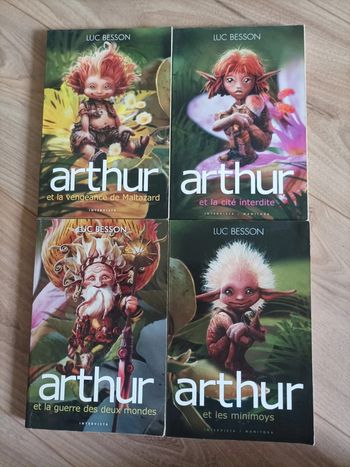 Lot de 4 livres Arthur