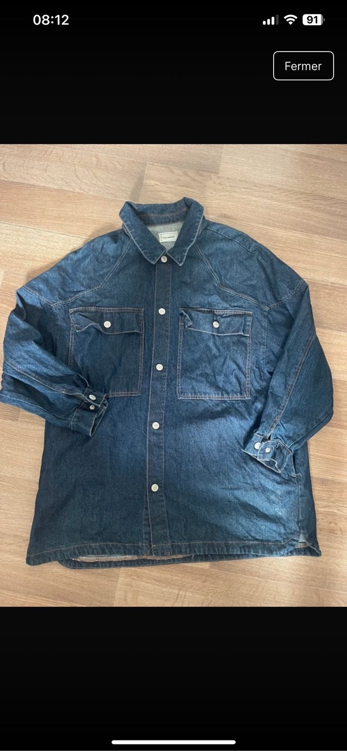 Chemise en jean .