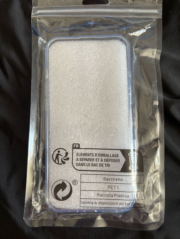 Coque iPhone 13 bleu clair neuve - photo numéro 2