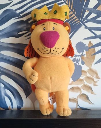 Figurine le roi lion et sa couronne