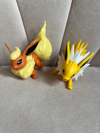 Lot de deux figurines 8 cm Voltali et Pyroli - Pokémon