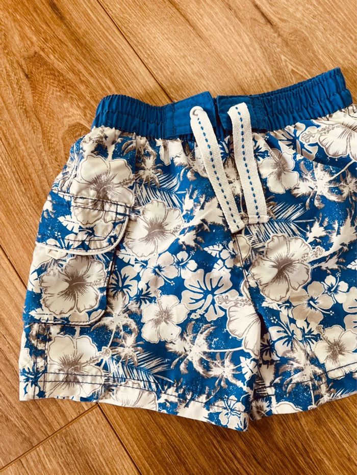 Taille 2 ans short de bain garçon TAO bleu et blanc * fleurs * 💙 - photo numéro 2