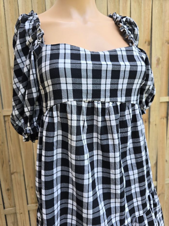 Robe vichy Épaules dénudées 🍒Divided🍒neuve sans étiquette taille 38 - photo numéro 2