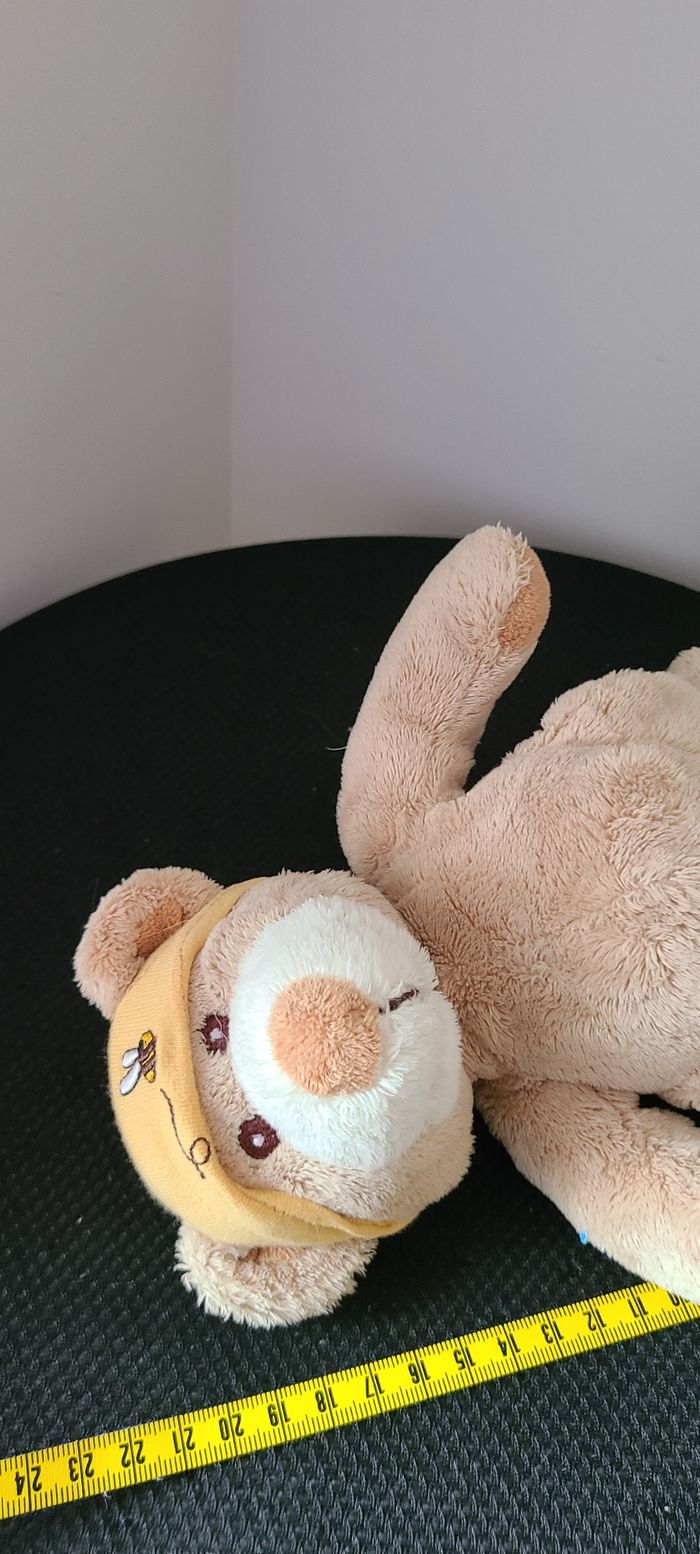Peluche doudou ours beige ANNA CLUB PLUSH foulard tête abeille jaune - photo numéro 2