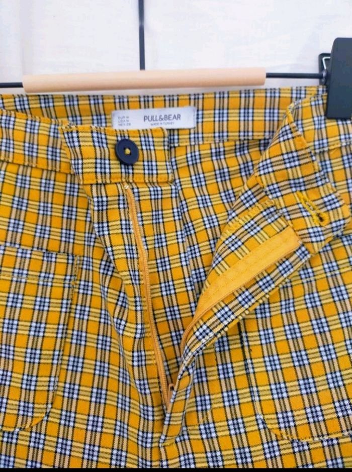 Pantalon à carreaux femme moutarde et noir taille M/38  marque PULL & BEAR - photo numéro 4