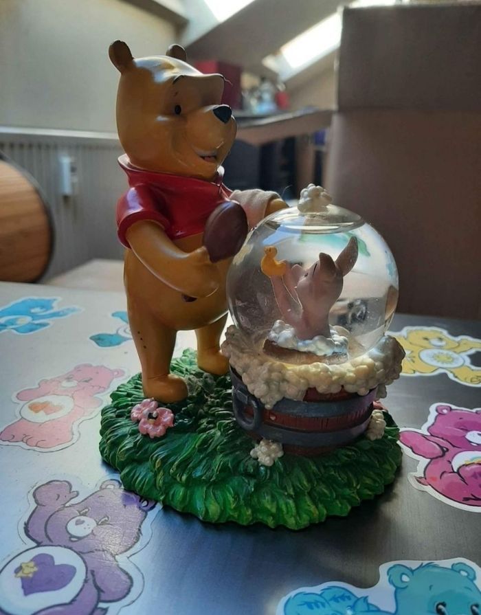 Snowglobe disney disneyland winnie