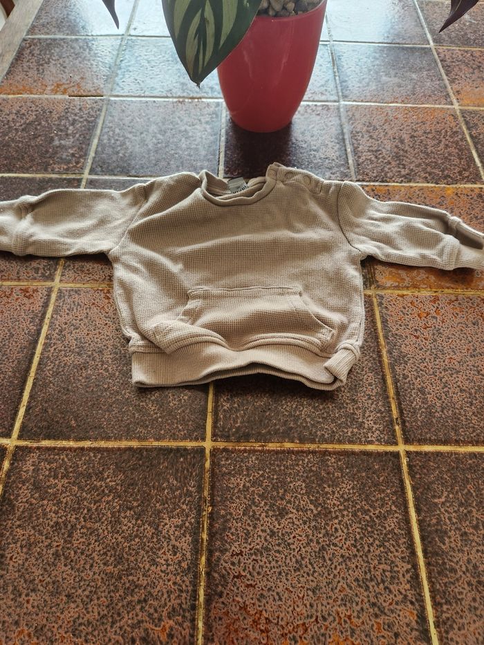 Sweat poche ventrale