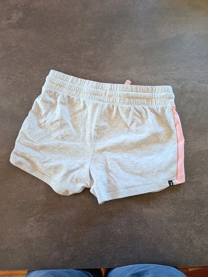 Short gris - photo numéro 2
