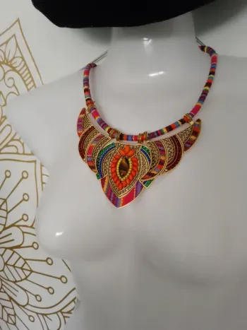 Collier plastron pierre naturelle oeil de tigre