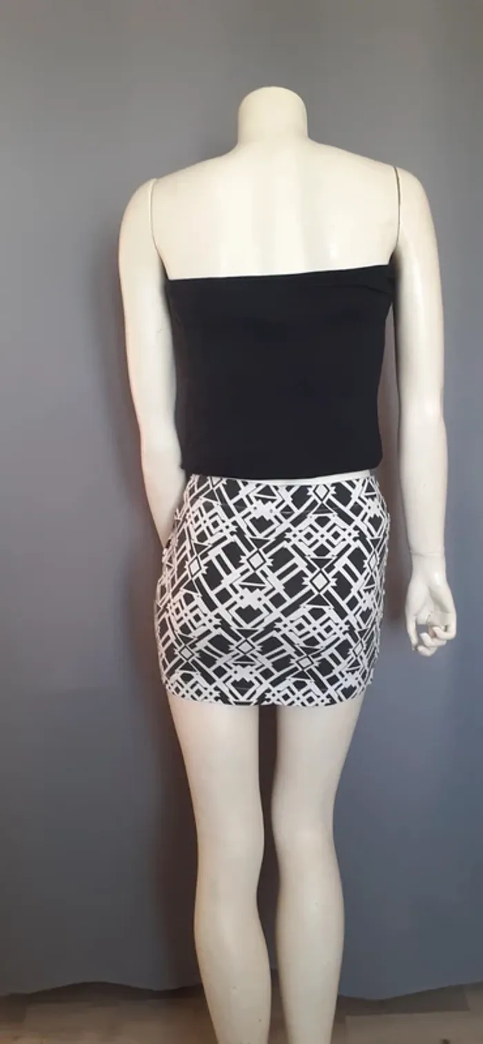 Jolie mini jupe noire et blanche - photo numéro 6