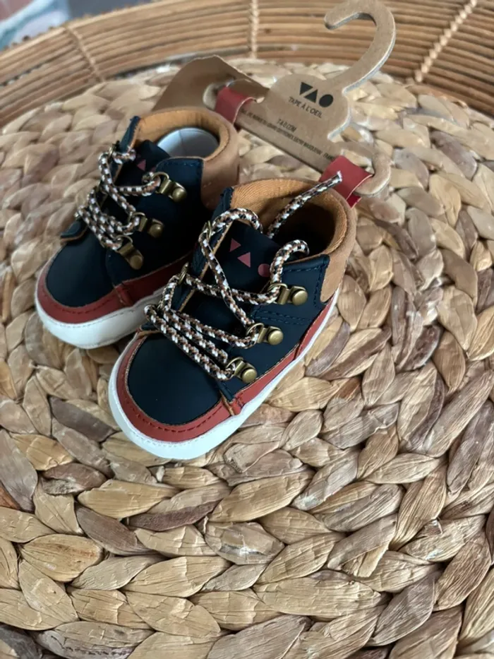 Paire de chaussure bébé 3-6 mois tape à l’œil