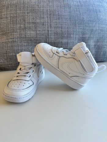 Baskets Nike Court Borough Mid 2 - taille 22