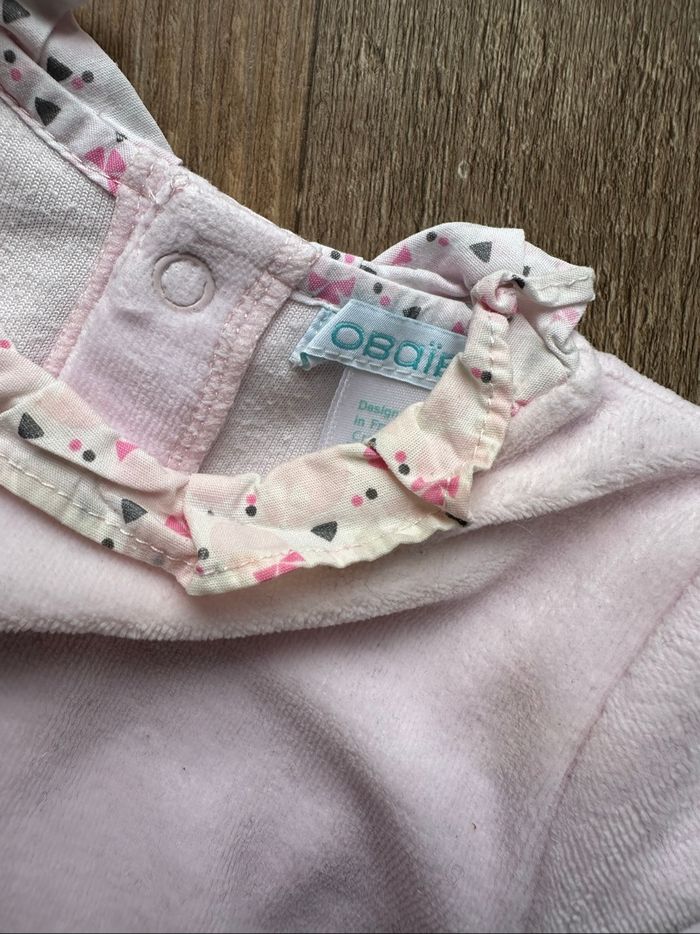 - Pyjama Obaibi    - 1 mois - bon état, tache que le col - photo numéro 2