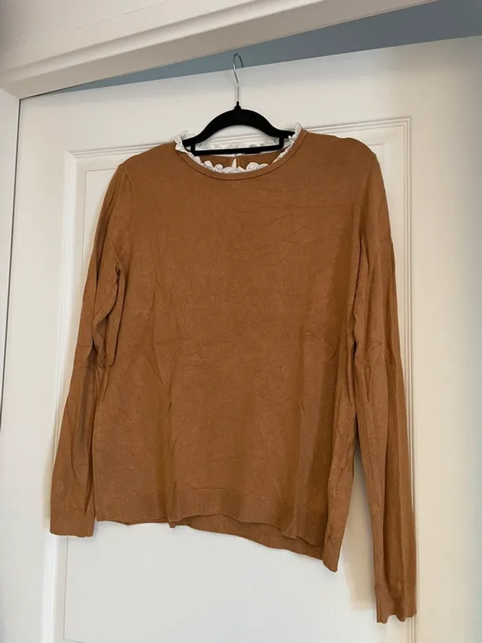 Pull col détaillé