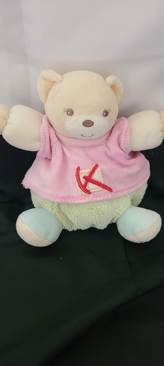 Doudou Ours Boule Rose et Vert Gilet K Kaloo