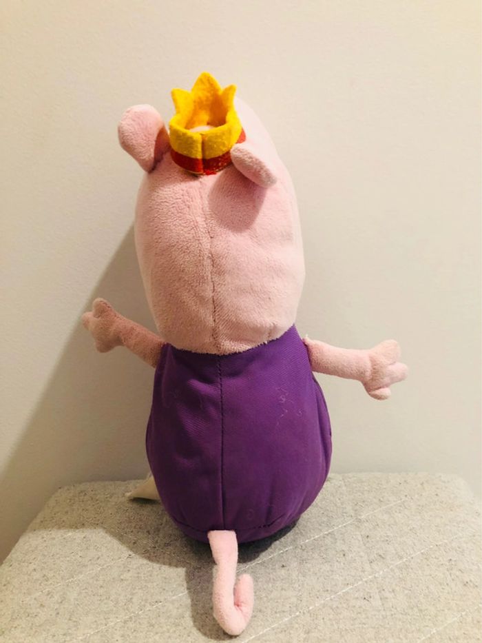 Peluche peppa pig violette Georges roi doudou - photo numéro 2