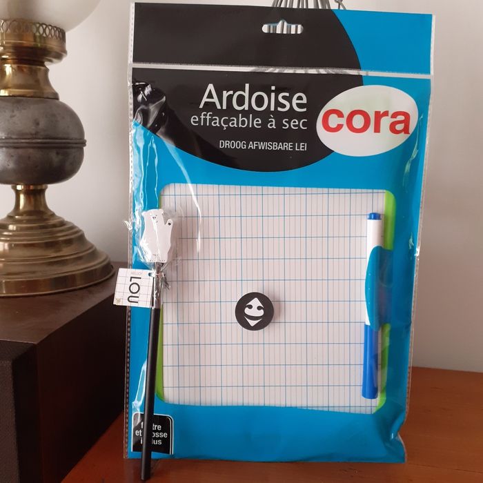 Neuf: Ardoise effaçable/Feutre +Crayon-gomme Ourson