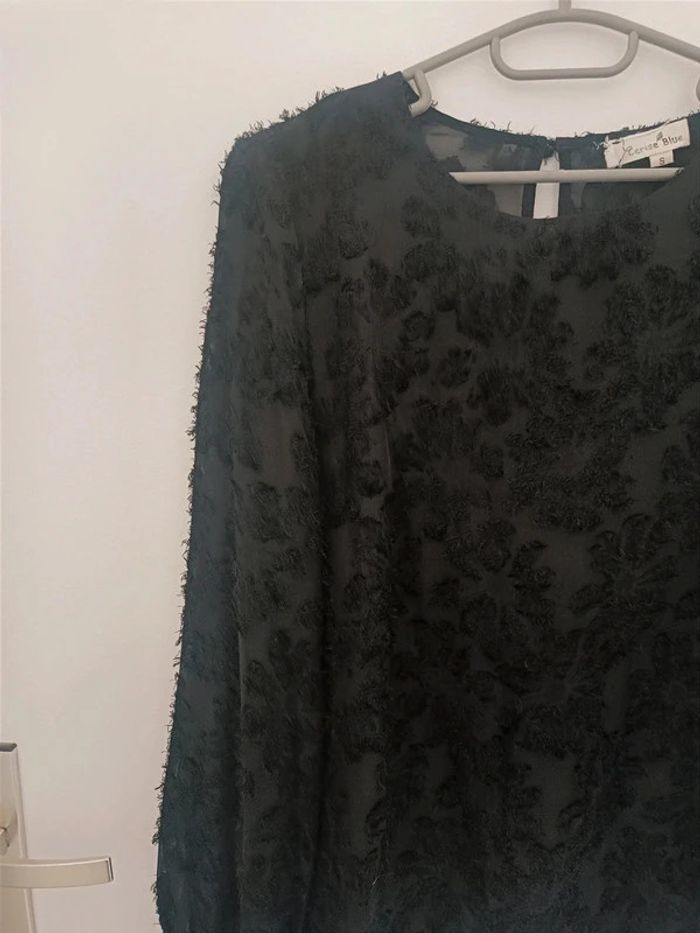 Blouse chemisier noir à motif broderie tissée fleurs Taille S Cerise Blue En très bon état