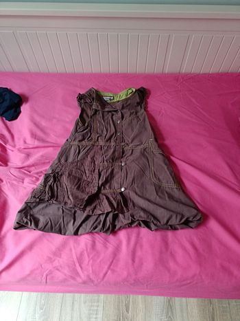 Robe bouton devant neuve
