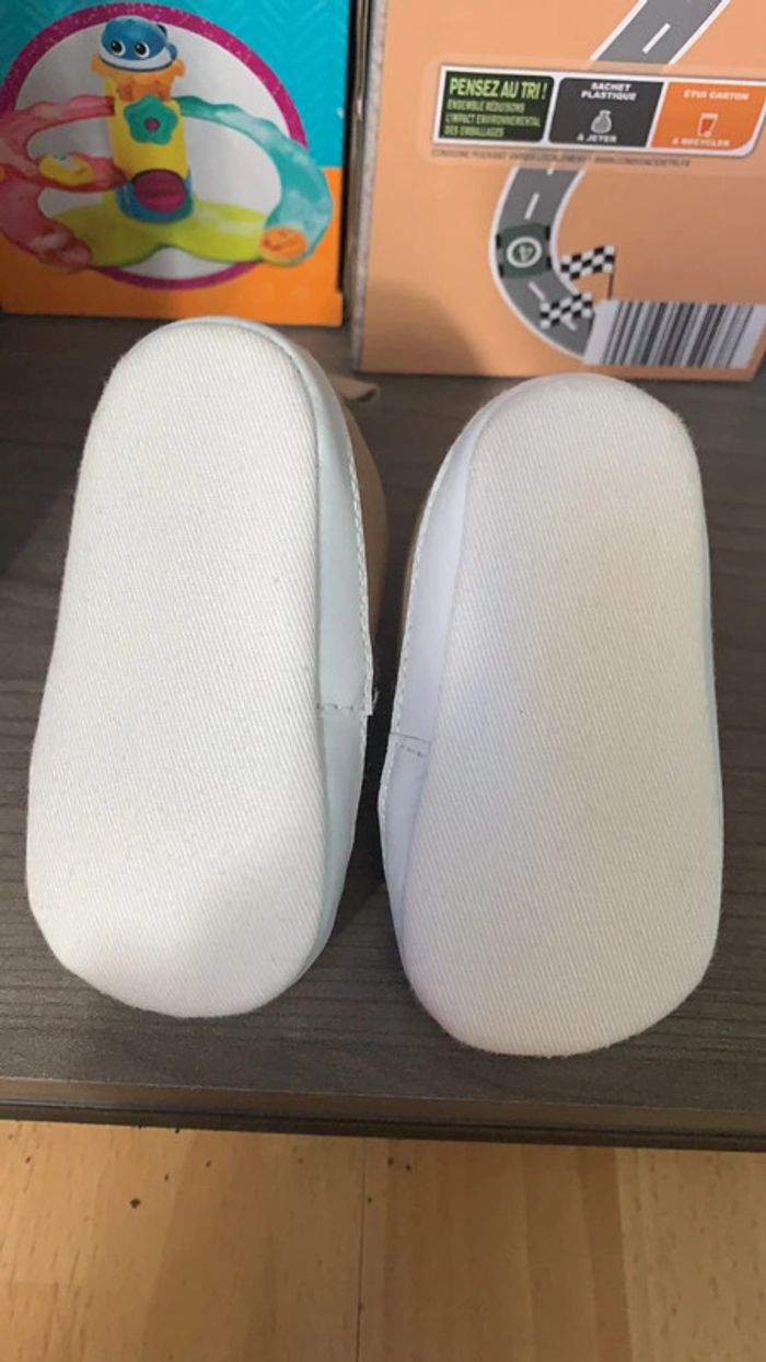 Chaussures converse 6/9 mois - photo numéro 3