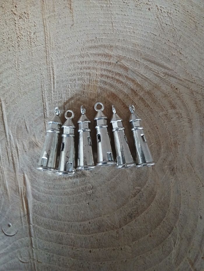 Lot de 6 pendentifs phares argenté