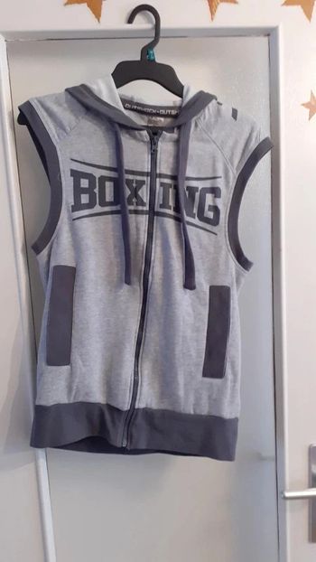 Veste sans manche à capuche