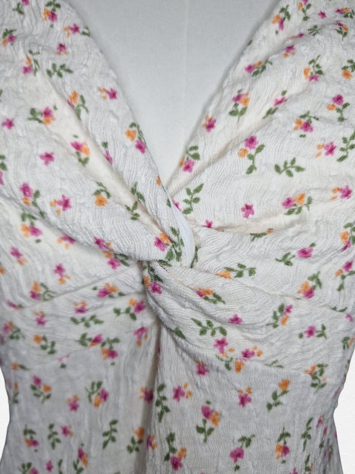 Robe casual Mng – S – Blanche à fleurs – État : Très bon - mango - photo numéro 2