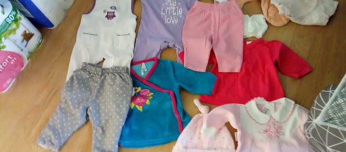 Lot articles fille 1 mois - photo numéro 3