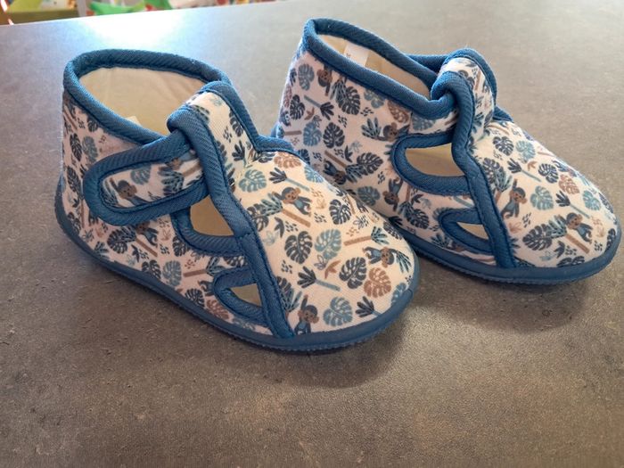 paire de chaussons garcon pointure 23