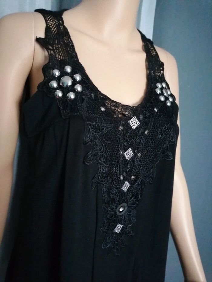Robe noire broderie et perles M.L - photo numéro 2