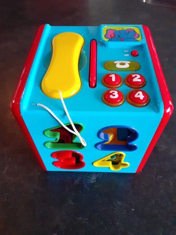Cube multi activités sonore et lumineux