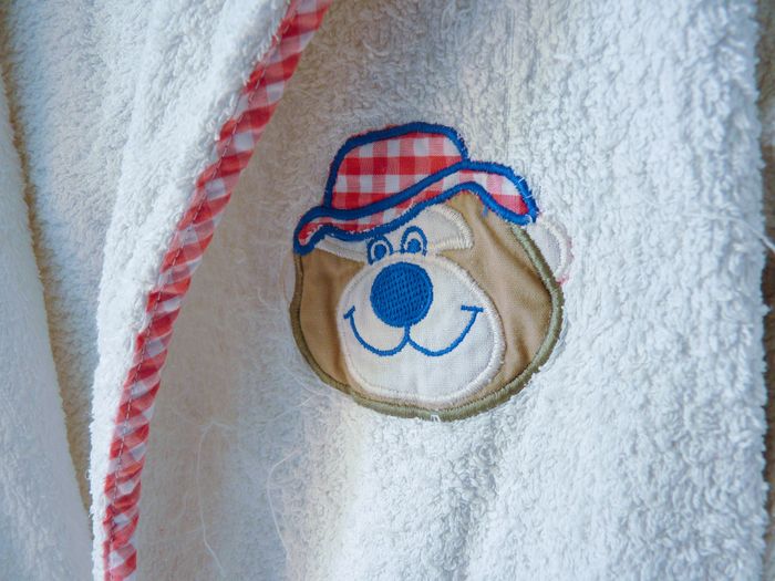 Peignoir bain garçon Gémo 2 ans 86 cm blanc capuche BE - photo numéro 2