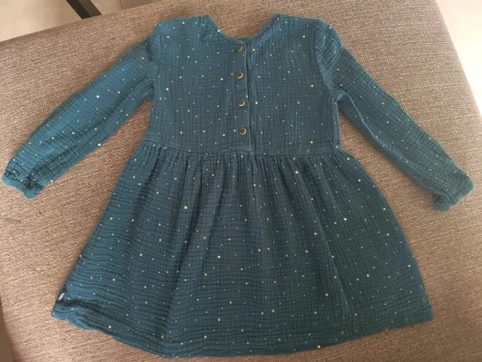 Robe verte avec points dorés - photo numéro 2