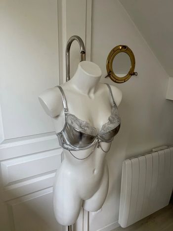 Soutien-gorge argenté