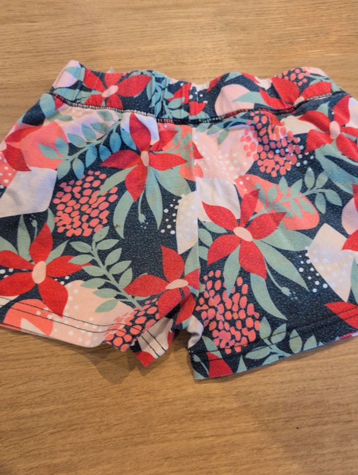 Short a fleurs 8 ans - photo numéro 3